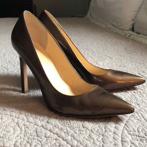 Ivanka Trump Bronze Gold Brown Pointed Heels